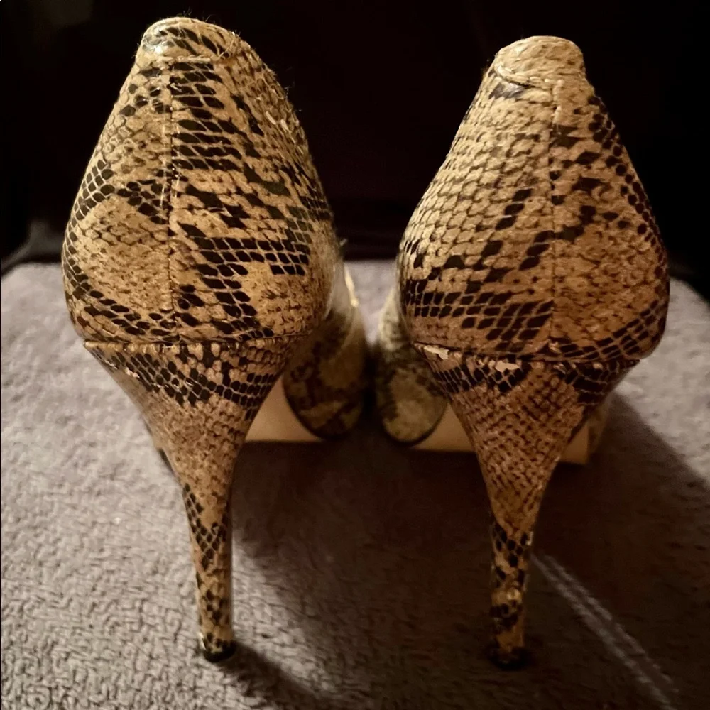 Steve Madden size 9 peep toe snake skin heels - Picture 3 of 7